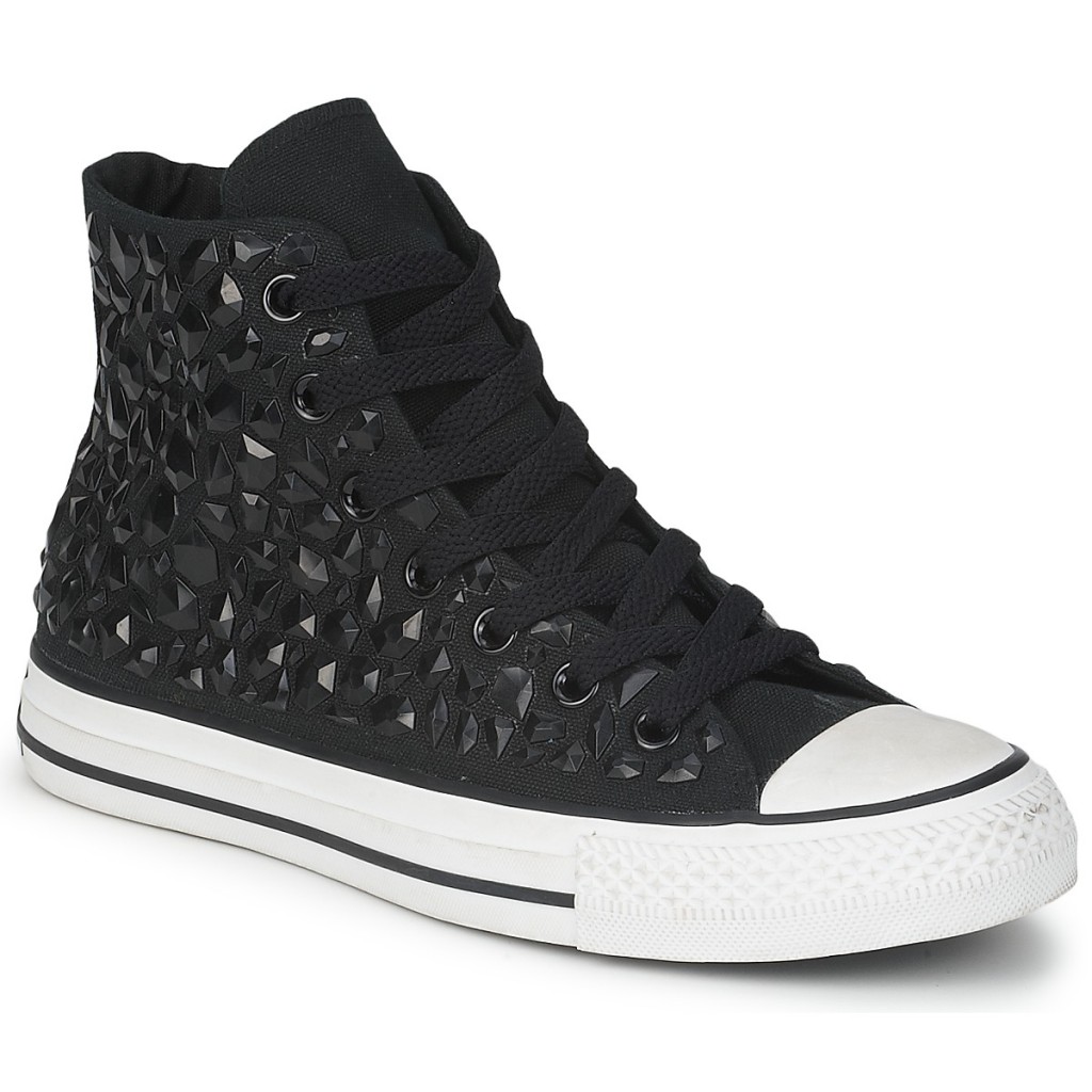 Converse nere con borchie tono su tono