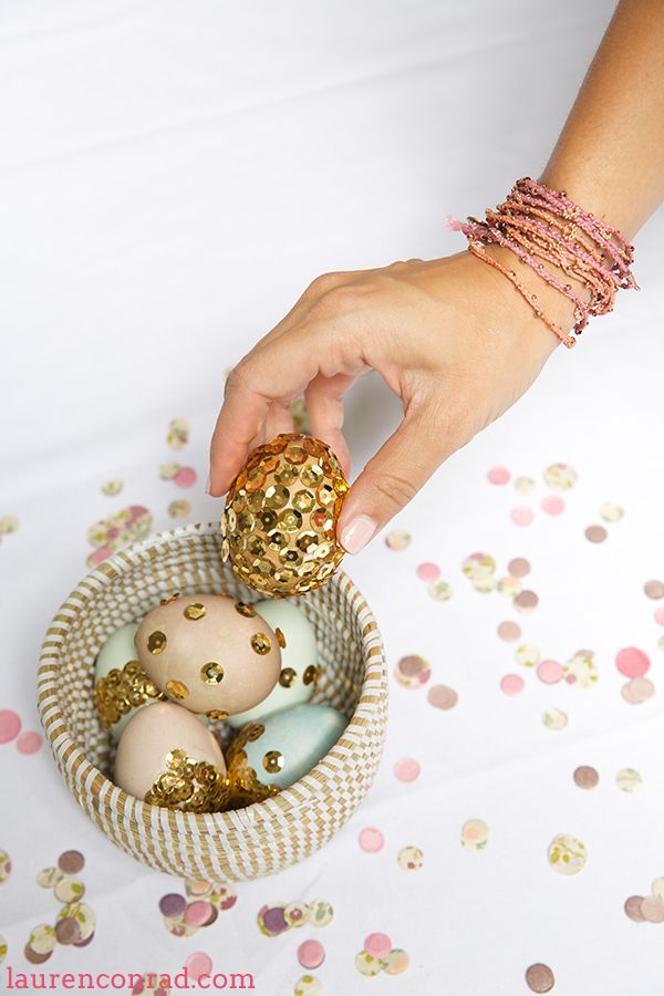 Uova decorate con glitter oro