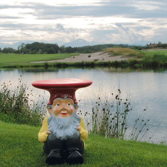 Tavolino sgabello gnomo Kartell