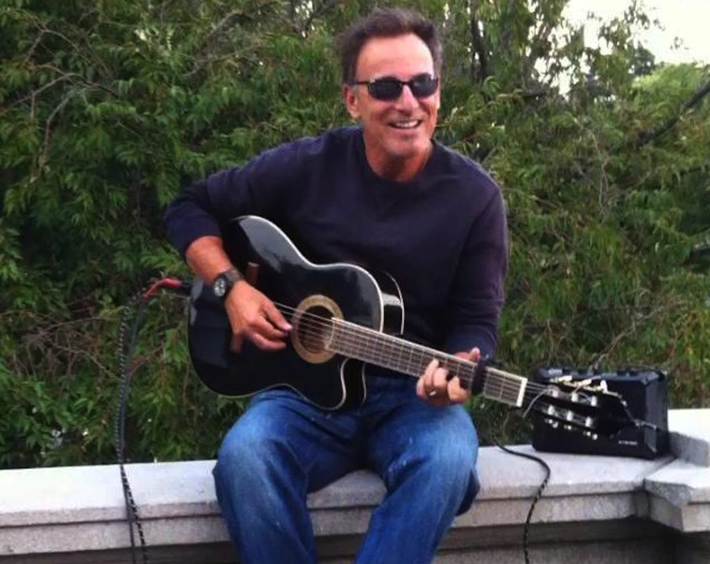 Springsteen-busking-boston